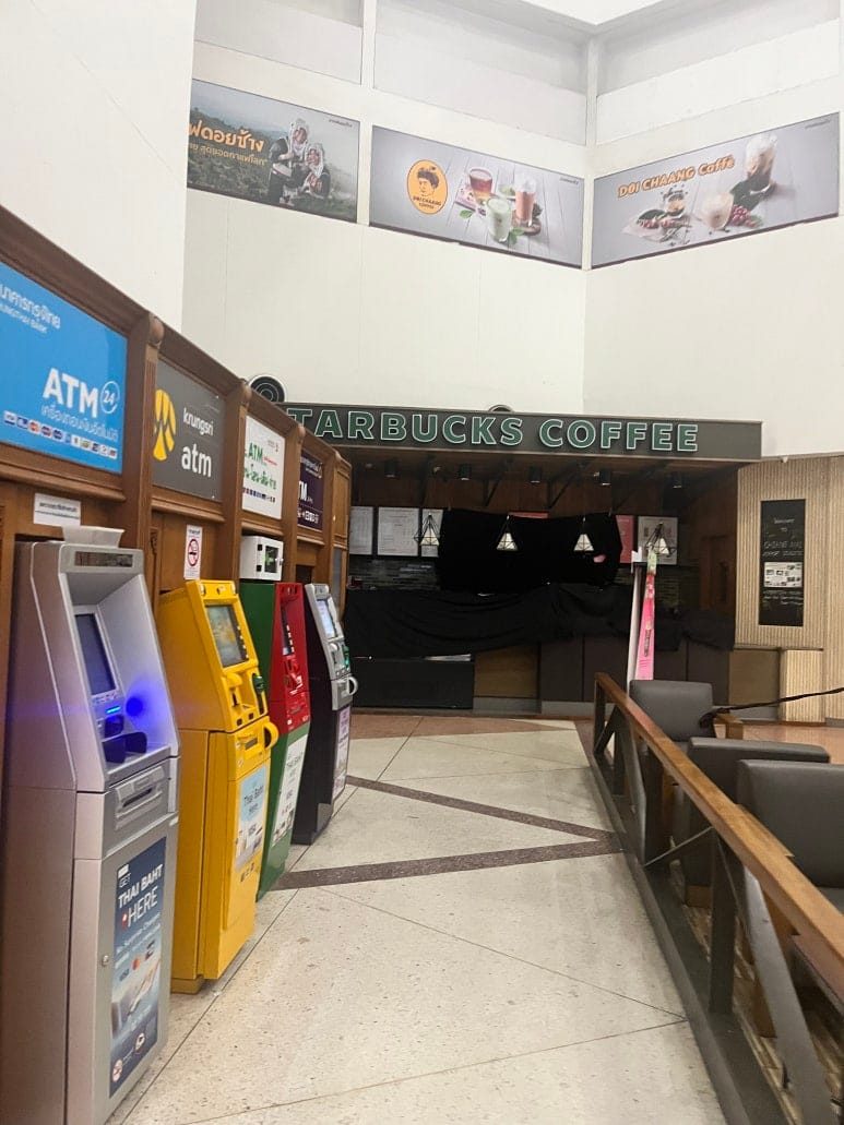 치앙마이 공항 3번 출구 스타벅스 근처